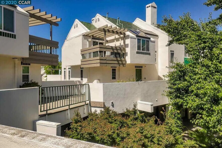 Building Photo - 34 Mozden Ln