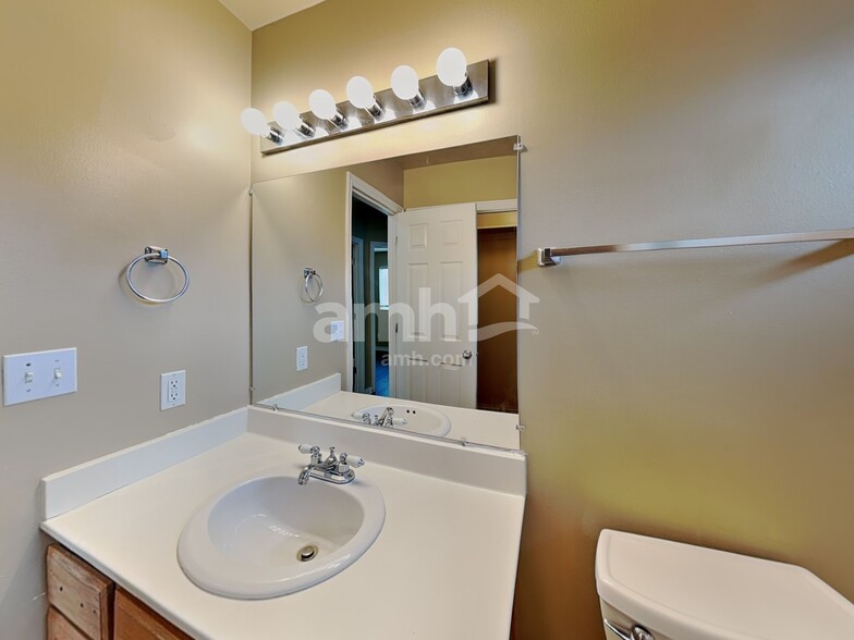 Building Photo - 1251 S 820 W