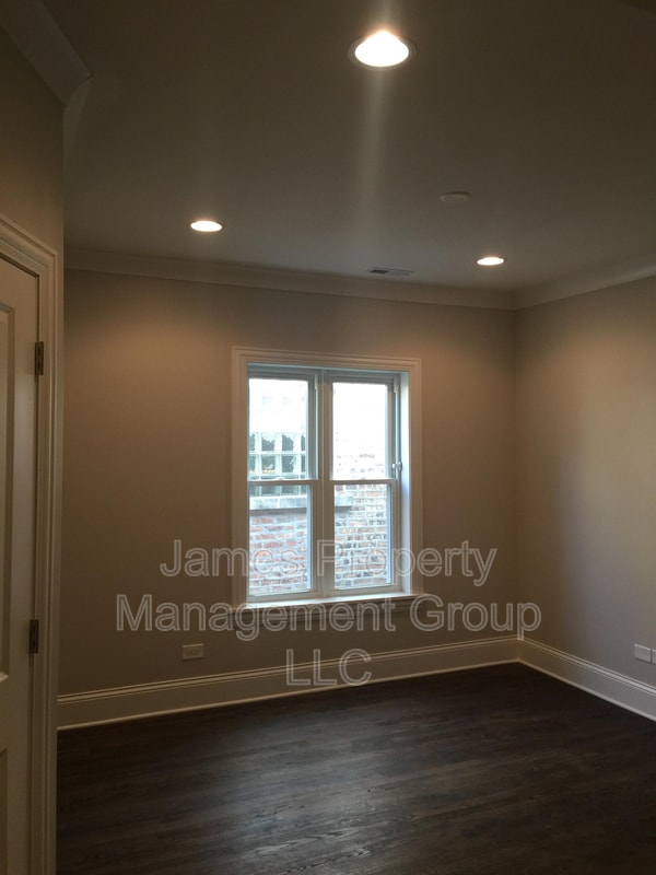 Building Photo - 5920 N Artesian Ave