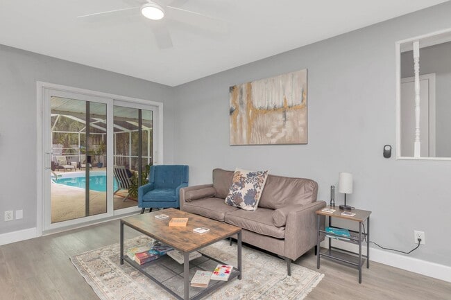 Building Photo - 3 BEDROOM 2 BATHROOM POOL HOME LOCATED IN ST. PETERSBURG