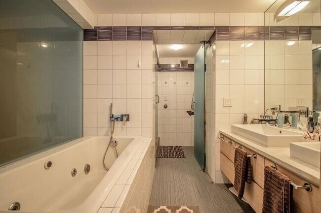 Building Photo - 2 bedroom in NEW YORK NY 10013