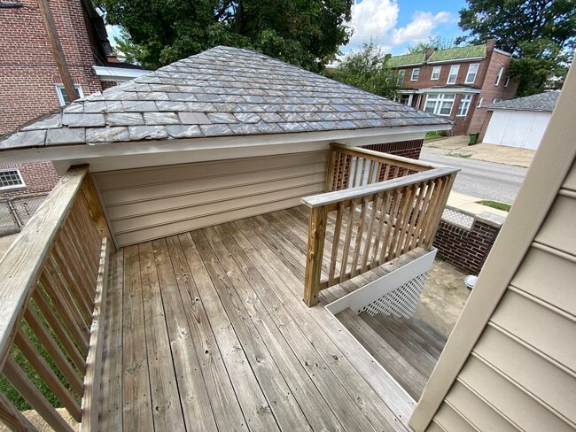 Building Photo - Charming 3 Bedroom/1.5 Bathroom Townhome i...