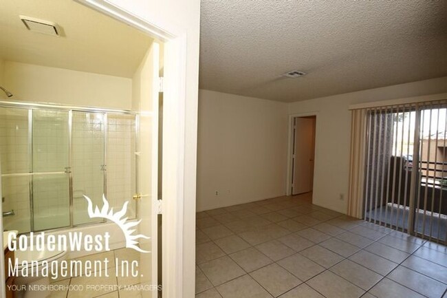 Building Photo - Charming 2Bdm 2Ba Condo in Las Vegas - MI ...