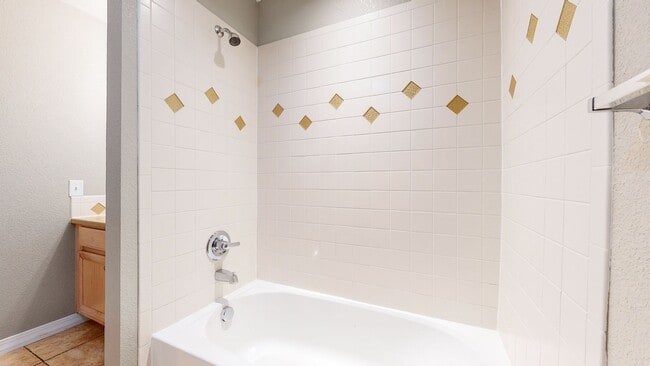 Building Photo - Remodeled 2 BR/2 BA Unit near Edora Park/Epic and Spring Creek Trail