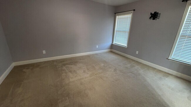 Building Photo - 176 Fields Pond Dr