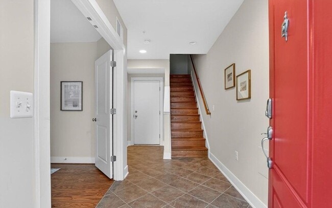 Building Photo - Modern 3BR Townhome with Rooftop Terrace & Garage in Old Town Commons