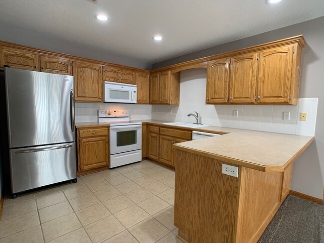 Building Photo - Freshly Updated, One Level Ranch, No Steps...