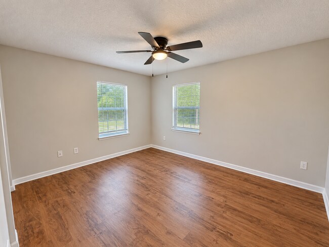 Building Photo - 1062 Collier Blvd