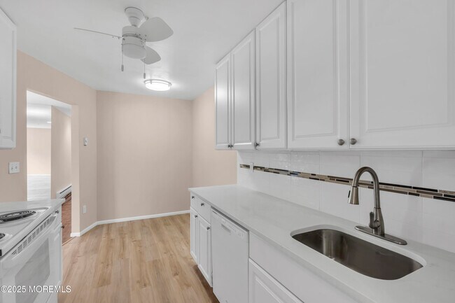 Building Photo - 30 Meadow Green Cir