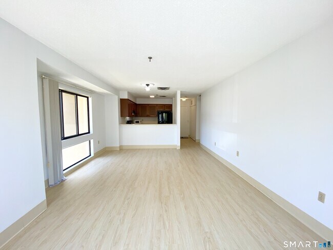 Building Photo - 1204 Whitney Ave