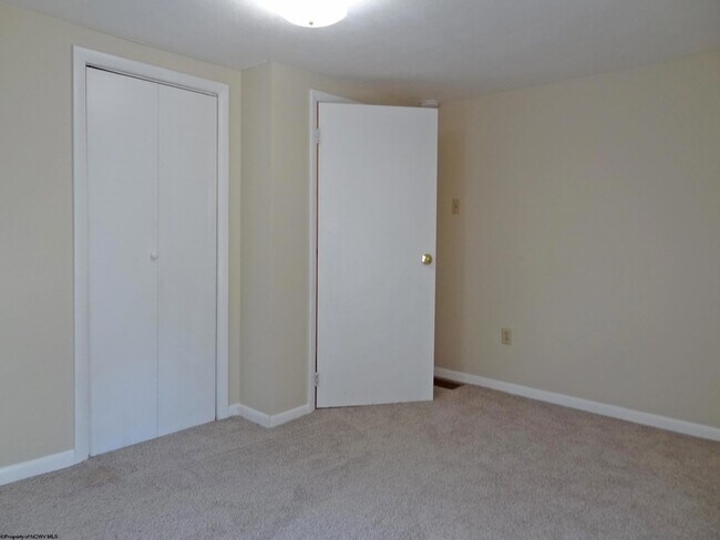 Building Photo - 2726 Stewartstown Rd