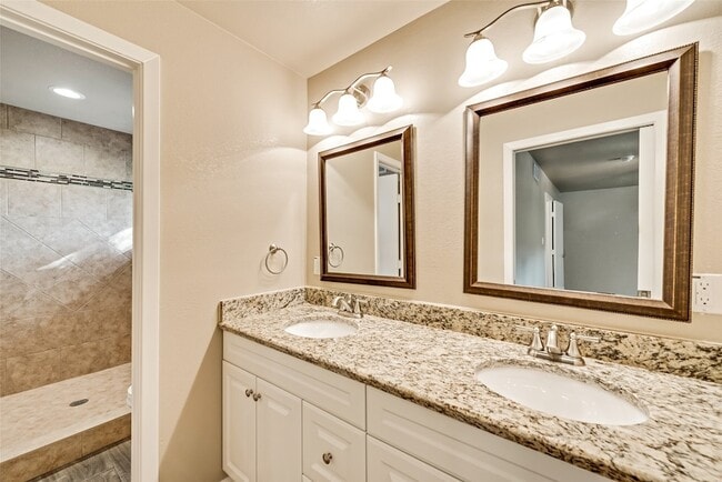Building Photo - 2817 Blackwood Dr