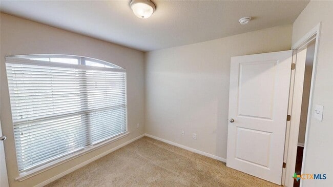 Building Photo - 1304 Lakeway Crossing Dr