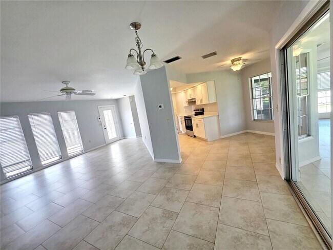 Building Photo - 1379 Cambridge Dr