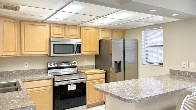 Building Photo - 501 Sandtree Dr