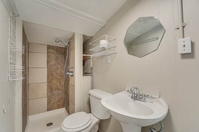 Building Photo - 1111 E Flint St