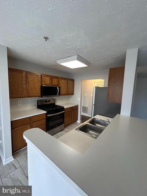 Building Photo - 25905 Ridge Manor Dr