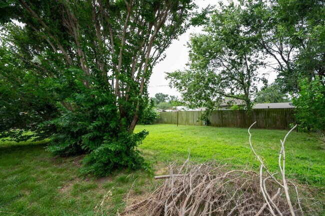 Building Photo - 3 bed/1 bath!