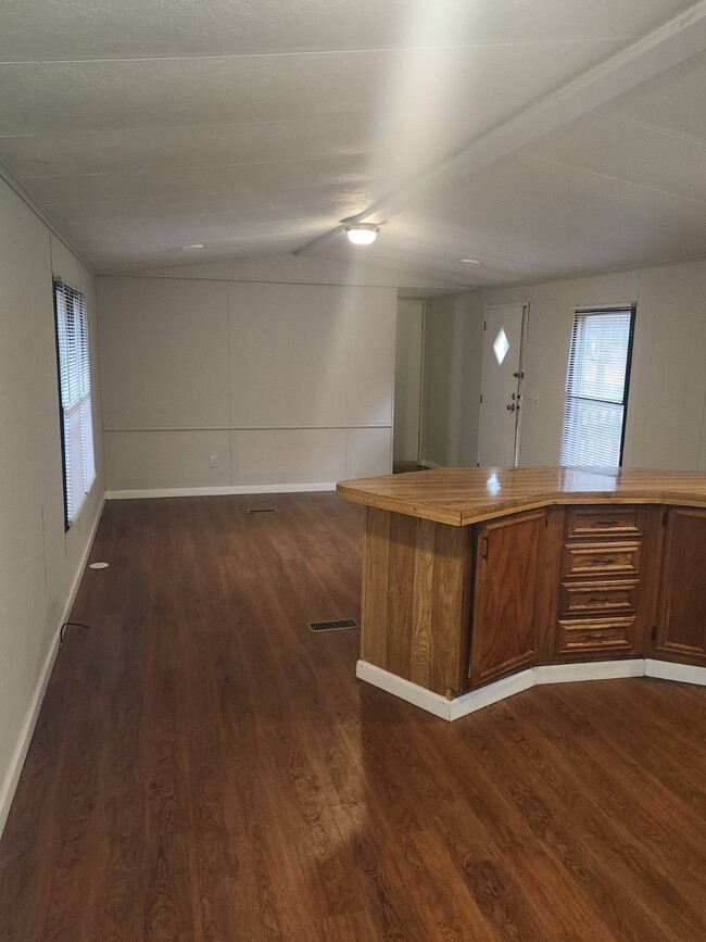 Building Photo - 53 Dogwood Dr