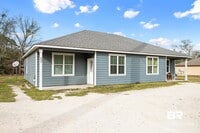 Building Photo - 635 E Azalea Ave