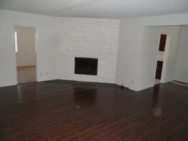 Building Photo - 5008 W 58th Pl