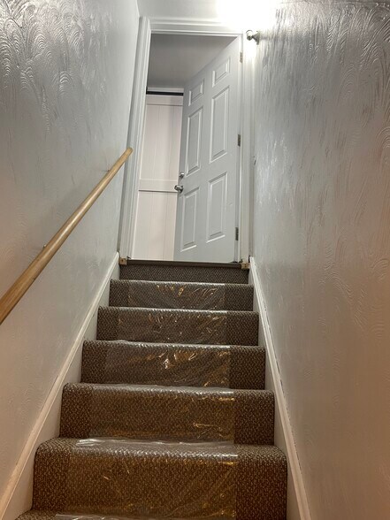 Entry Way - 228 Ridgewood Ave