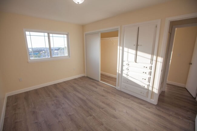 Building Photo - 165-167 Miriam St