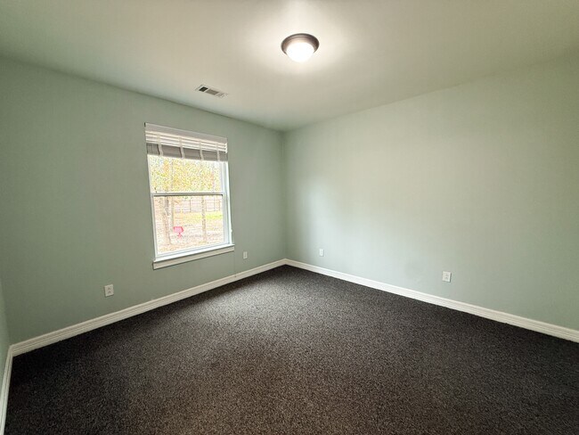 Building Photo - 12250 Charlotte Dr