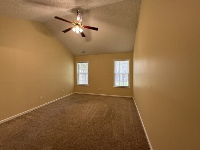 Building Photo - Charming 3 Bedroom Home with 2 Full Baths -305 Firethorn Ln.