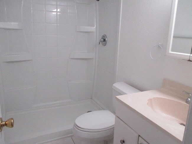 Building Photo - 154 Lake Meryl Dr