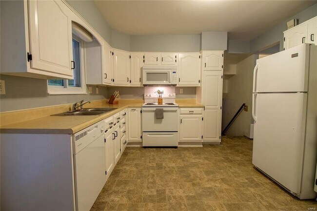 Building Photo - Kirkwood Split Level on a Cul-de-sac! Avai...