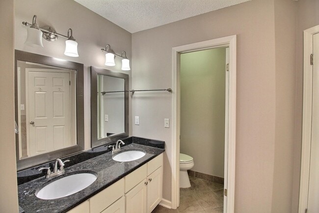 Building Photo - 244 Saybrook Cove