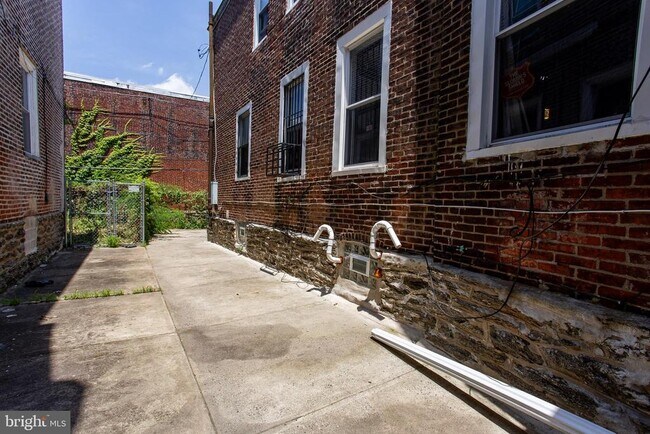 Building Photo - 2103 E Chelten Ave
