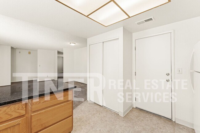 Building Photo - 10237 Country Way