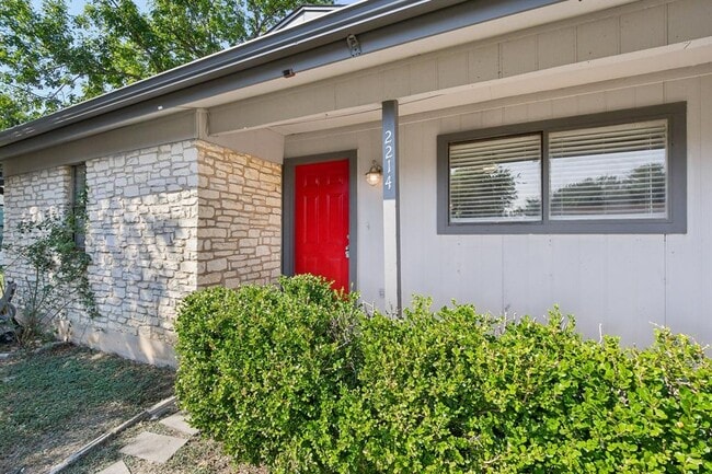 Building Photo - 2214 Winchester Dr