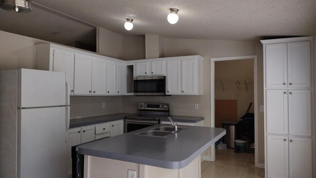 Building Photo - 814 Mercedes Benz Ct