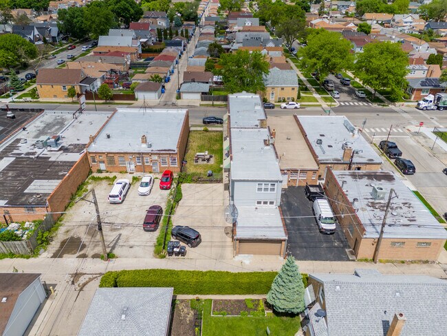 Building Photo - 7041 W Addison St