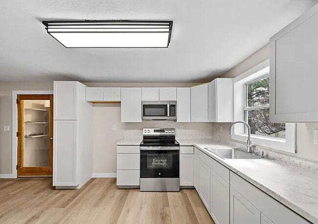 Building Photo - 2221 Curry Ln