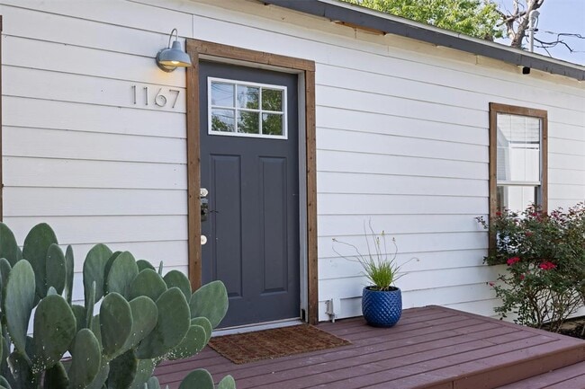 Building Photo - 1167 Ridgeway Dr