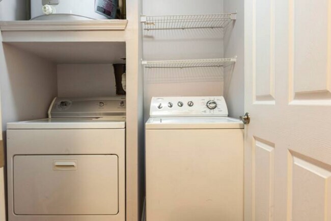 Building Photo - 2700 Pine Tree Rd NE