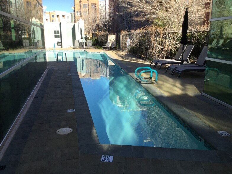 Building Photo - 38 E Serene Ave