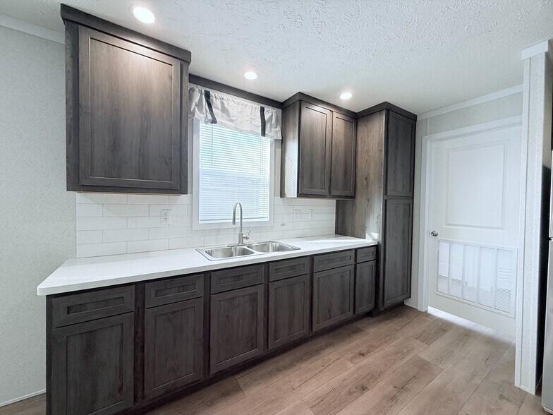 Building Photo - 29652 Cambridge Ct