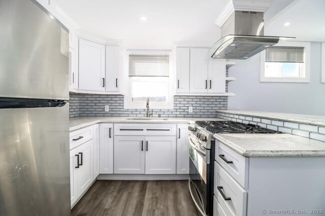 Building Photo - 15 Minerva St