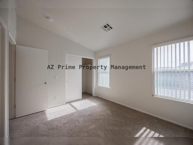 Building Photo - 1961 N Hartford St