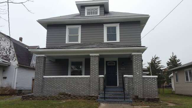 Primary Photo - Newly-Remodeled 4BR, 2BA with Large Garage...