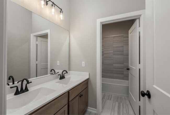 Building Photo - 529 Longleaf Pine Dr
