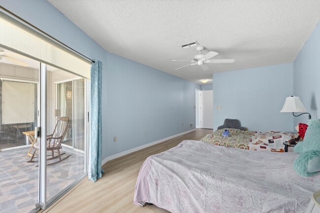 Building Photo - beautiful Sarasota 3 bedroom 2 bathroom ho...