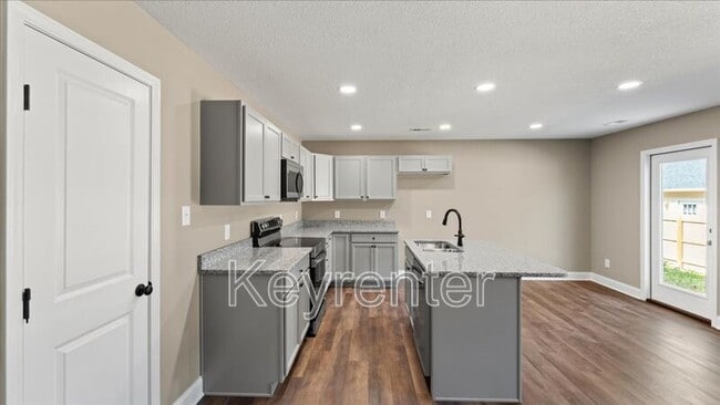 Building Photo - 3527 Lynn Ave