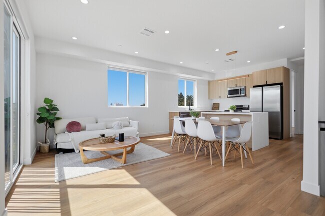 Building Photo - 3 BED | 3 BATH | 1,900 SQ FT | FULLY REMODELED + FURNISHED 3-LEVEL HOME WITH PRIVATE ROOFTOP DECK