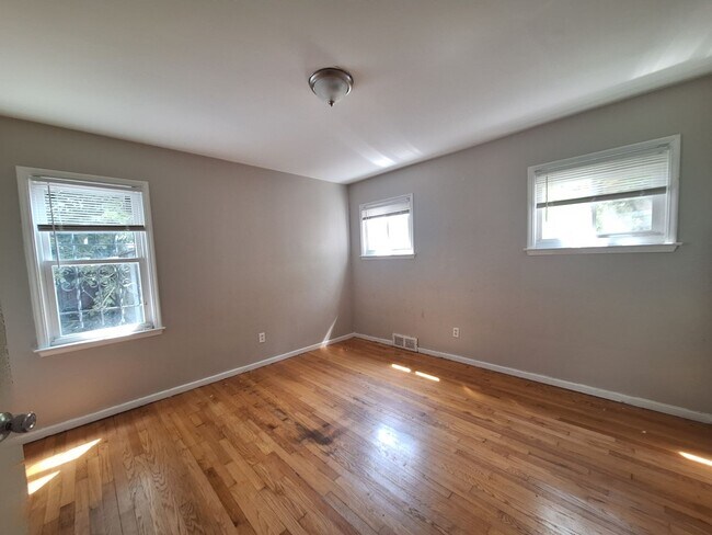 Building Photo - 14510 Greenview Rd